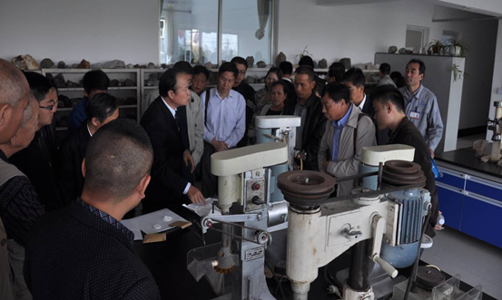 與會領導、專家參觀鑫海公司